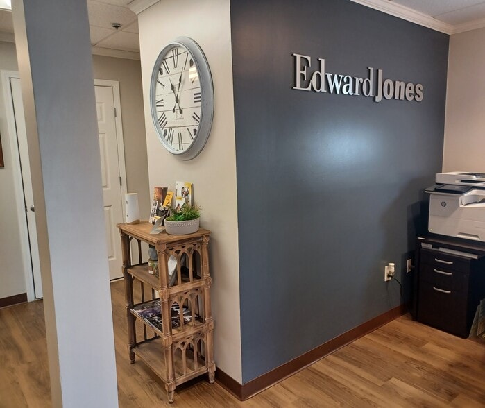 More Photos Of 311 S Royal Oaks Blvd, Franklin Medical For Sale