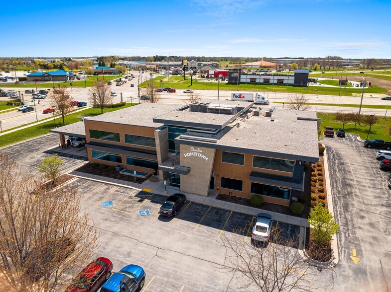 More Photos Of 4400 Calumet Ave, Manitowoc Office For Sale