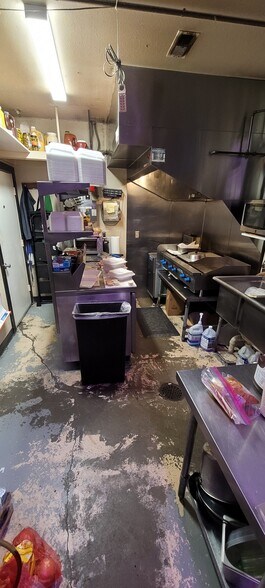 More Photos Of 1930 SE 6th St, Des Moines Restaurant For Sale