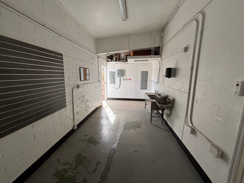 More Photos Of 105 S Main St, Florence Convenience Store For Sale