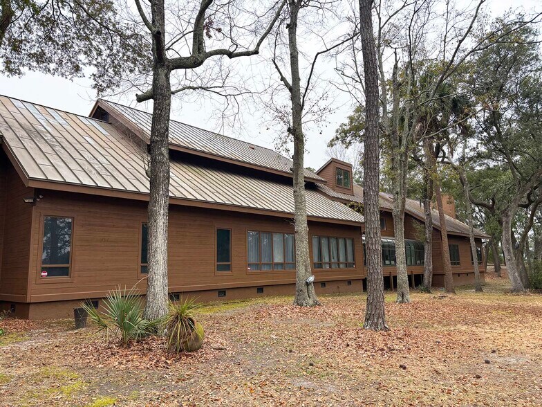 More Photos Of 1025 Sam Rittenberg Blvd, Charleston Office For Lease