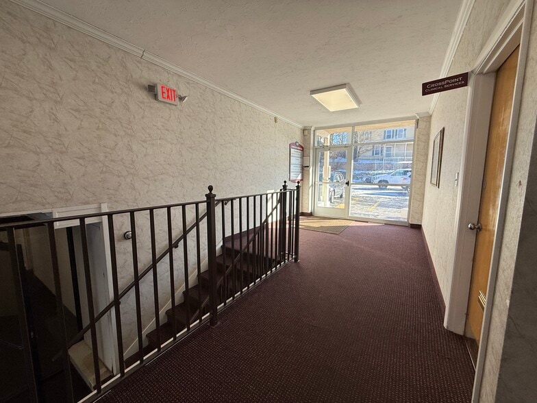 More Photos Of 121 Lincoln St, Worcester Healthcare For Lease