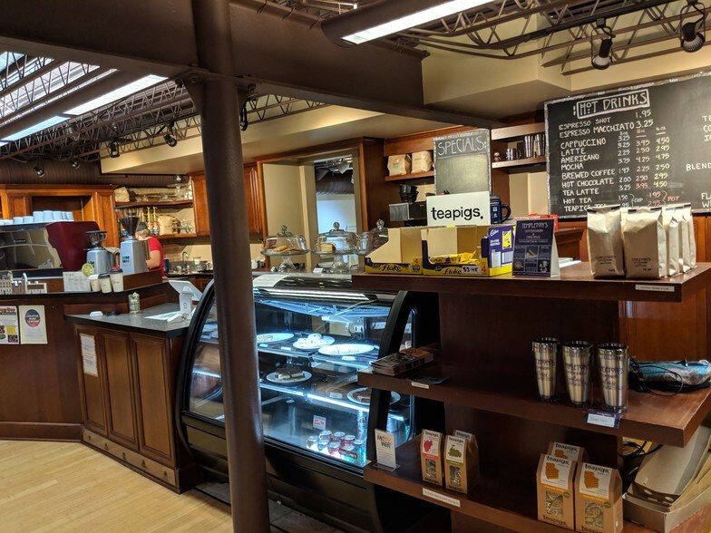 More Photos Of 144-156 E Liberty St, Wooster Storefront Retail Office For Lease