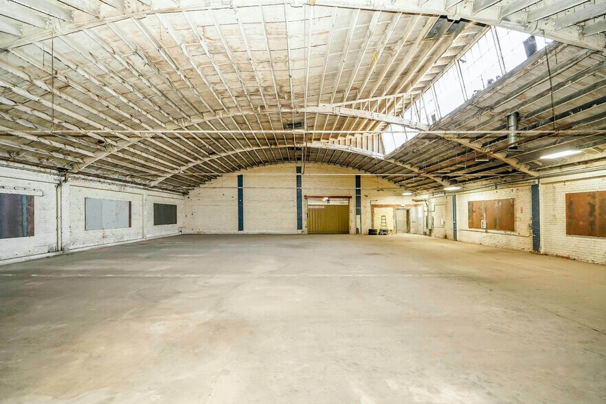 More Photos Of 3301 E 14th St, Los Angeles Warehouse For Sale