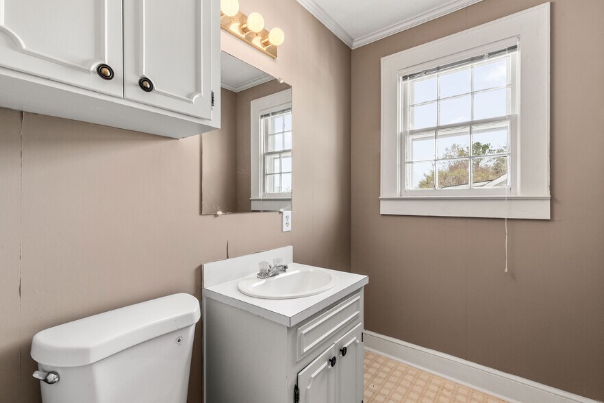 More Photos Of 302 N White St, Lancaster Office For Sale