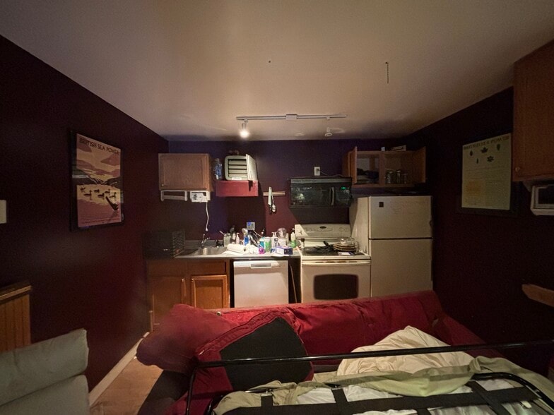 More Photos Of 11 Gifford St, Pittsfield Warehouse For Sale
