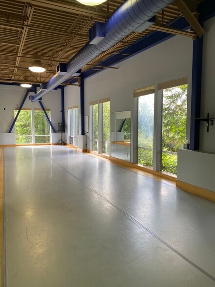 More Photos Of 14703 1st Ln NE, Duvall Office For Sale