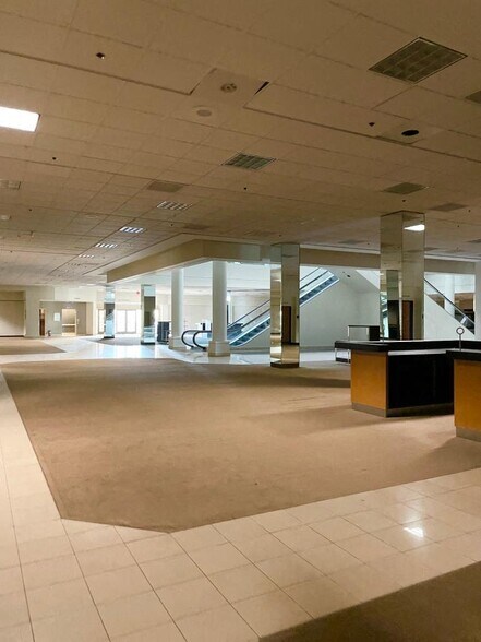 More Photos Of 5060 Montclair Plaza Ln, Montclair Unknown For Lease