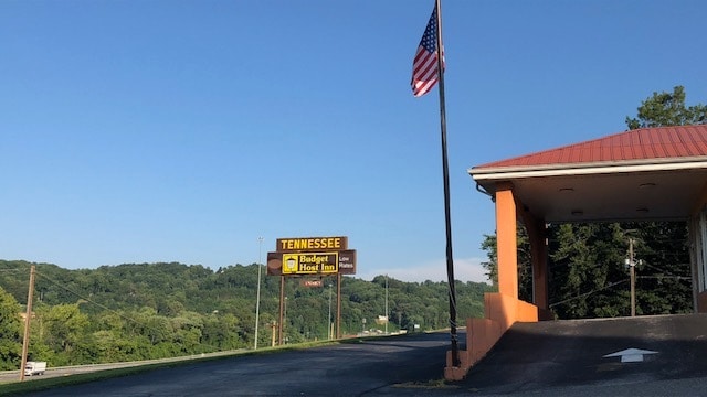 More Photos Of 124 Woods Ave, Caryville Hotel For Sale