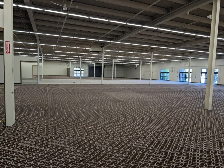 More Photos Of 855 Boston Post Rd, West Haven Freestanding For Lease