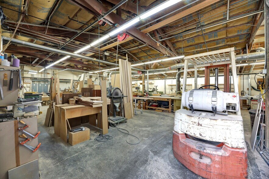 More Photos Of 1063 Beach Ave, Marysville Warehouse For Sale