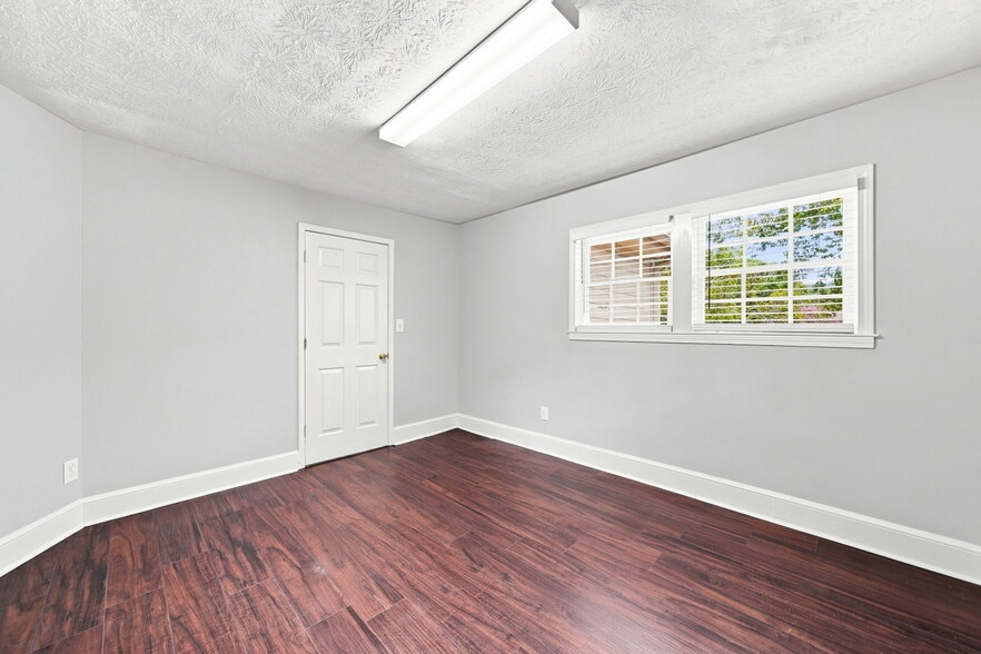 More Photos Of 255 Norcross St, Roswell Office For Lease