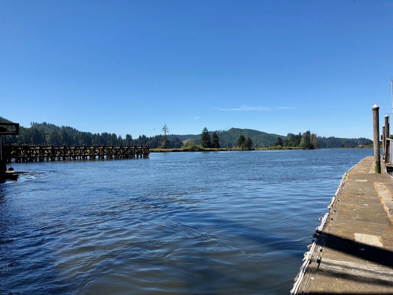 More Photos Of 6750 Or-126 Hwy, Florence Marina For Sale