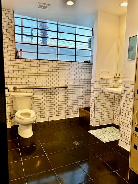 More Photos Of 1317 Cota Ave, Long Beach Manufacturing For Sale