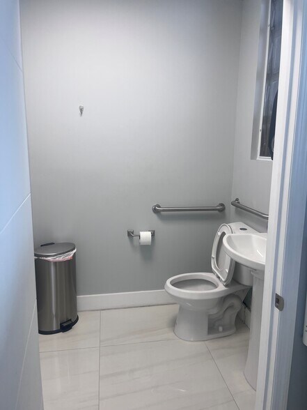 More Photos Of 2228 SW 67th Ave, Miami Storefront For Sale