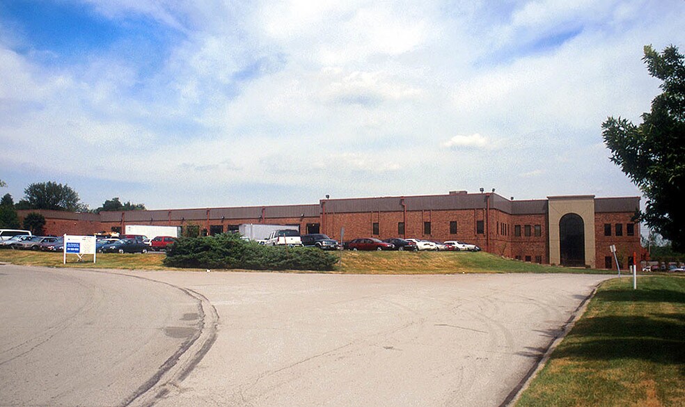 More Photos Of 9383-9387 Dielman Industrial Dr, Olivette Distribution For Lease