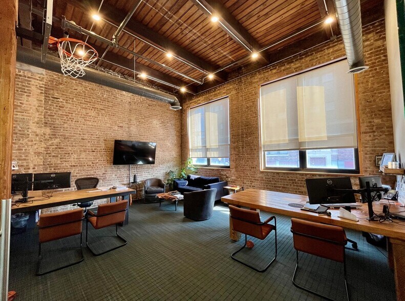 More Photos Of 1000 N Halsted St, Chicago Loft Creative Space For Lease