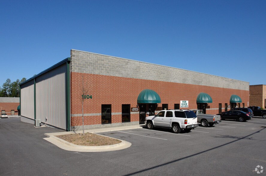 More Photos Of 1904 Fairfax Rd, Greensboro Distribution For Lease