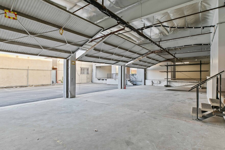 More Photos Of 11800 Vose St, North Hollywood Warehouse For Lease