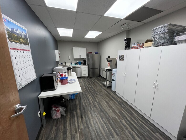 More Photos Of 1820-1880 W Evans Ave, Englewood Warehouse For Lease