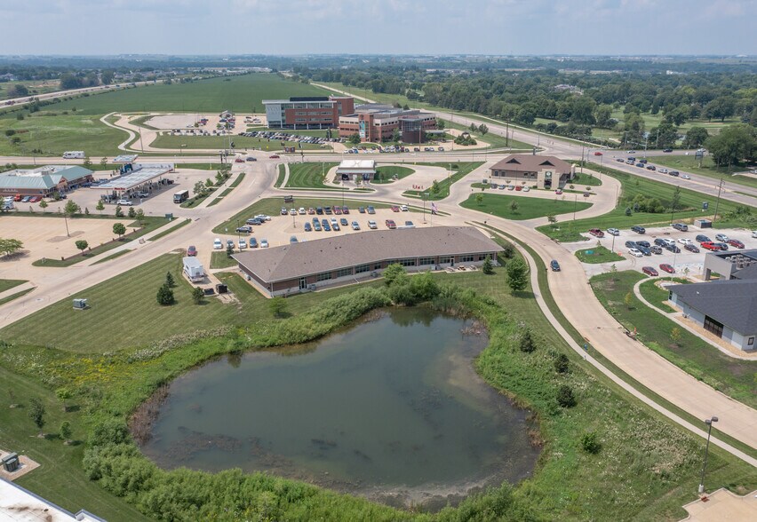 More Photos Of 945 Tower Dr, Waterloo Medical For Lease