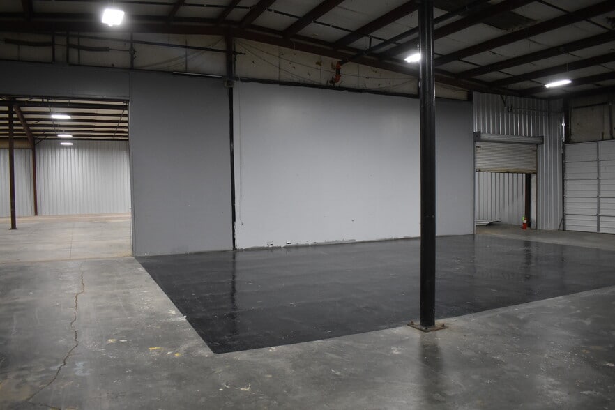 More Photos Of 216 Industrial Dr, Ridgeland Warehouse For Lease