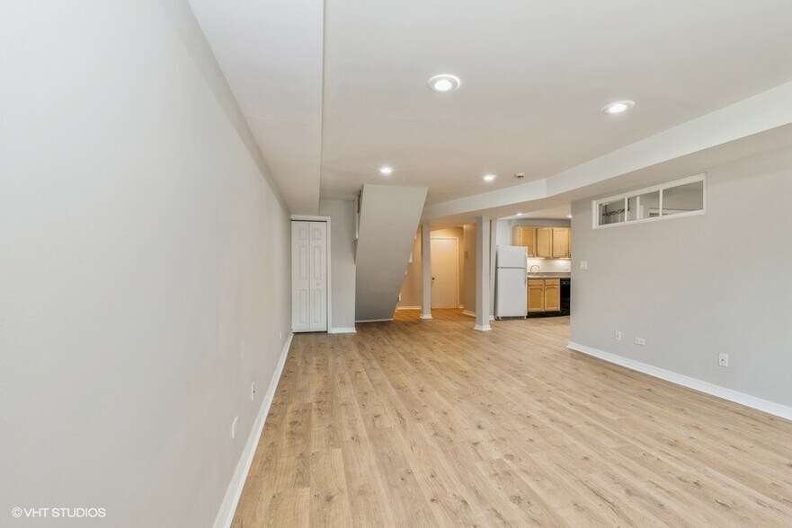 More Photos Of 1228 W Glenlake Ave, Chicago Apartments For Sale