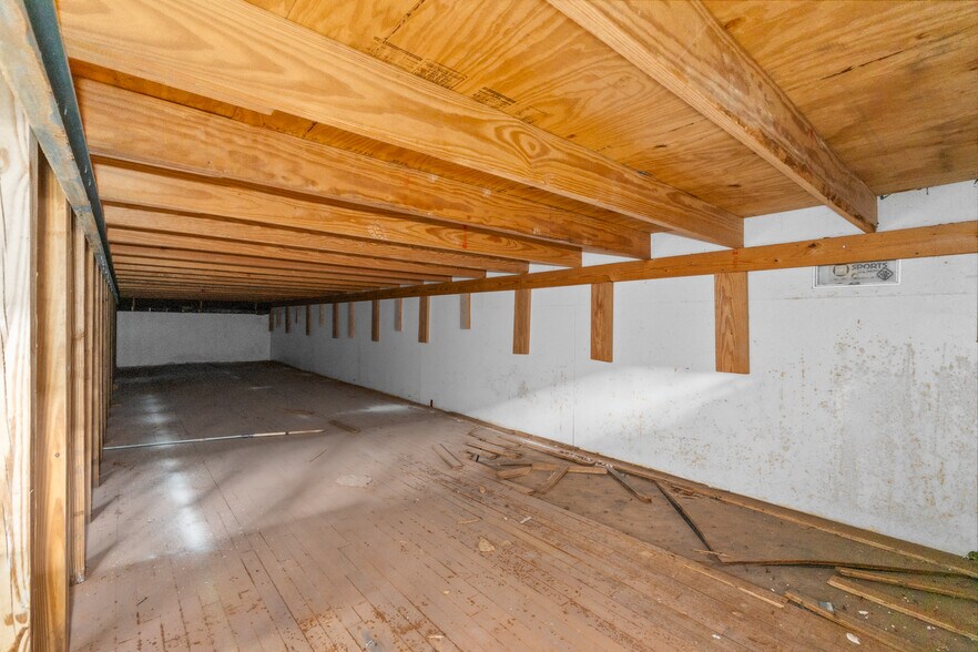 More Photos Of 110 E Franklin St, Hillsboro Health Club For Sale