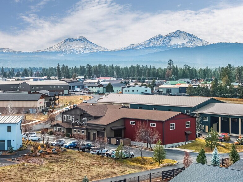 More Photos Of 270 E Sun Ranch Dr, Sisters Industrial For Sale