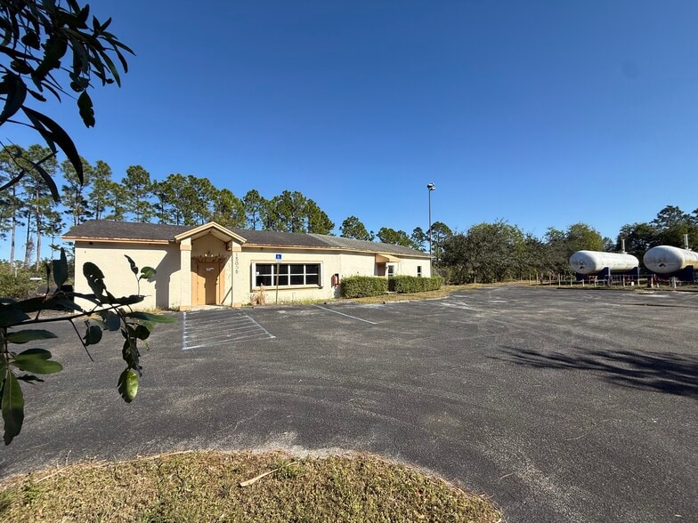 Primary Photo Of 15895 Assembly Loop, Jupiter Contractor Storage Yard For Sale