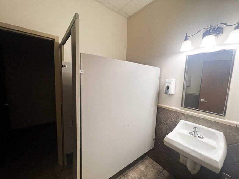 More Photos Of 1196 Pleasant Ridge Rd, Greensboro Research And Development For Lease