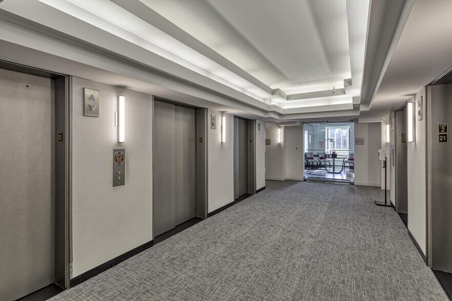 More Photos Of 100 N LaSalle St, Chicago Office For Lease