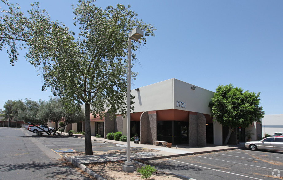 Primary Photo Of 1721 W Rose Garden Ln, Phoenix Warehouse For Lease