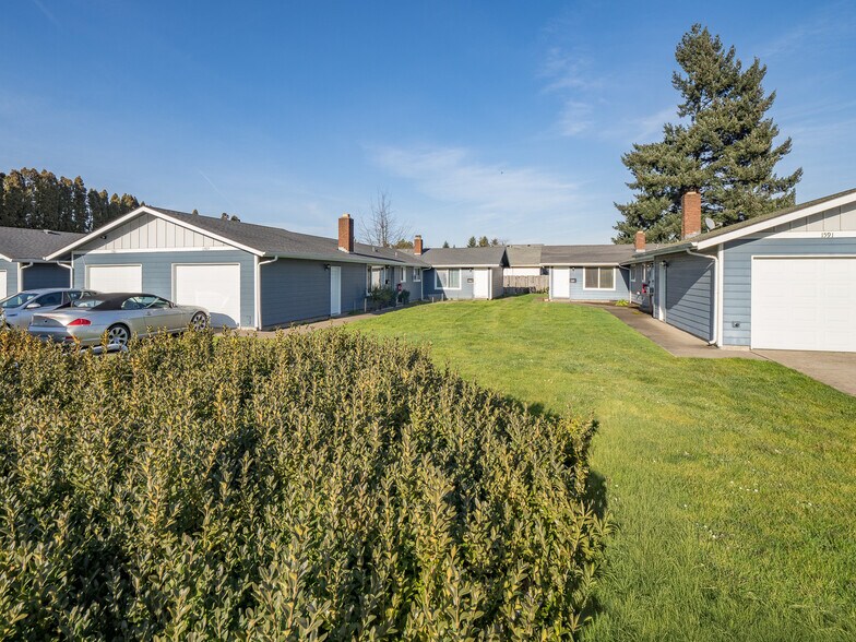 More Photos Of 1581 James St, Woodburn Multifamily For Sale