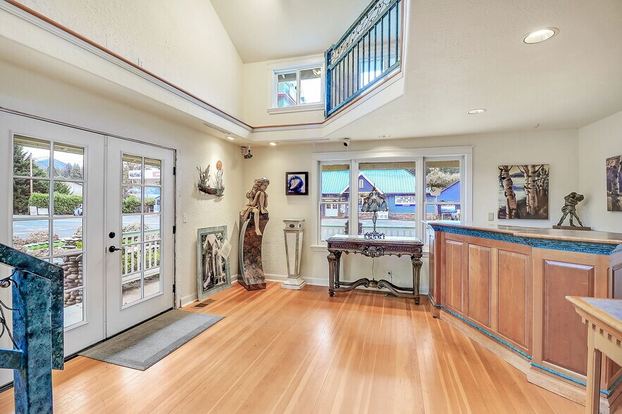 More Photos Of 42837 McKenzie Hwy, Leaburg Freestanding For Sale