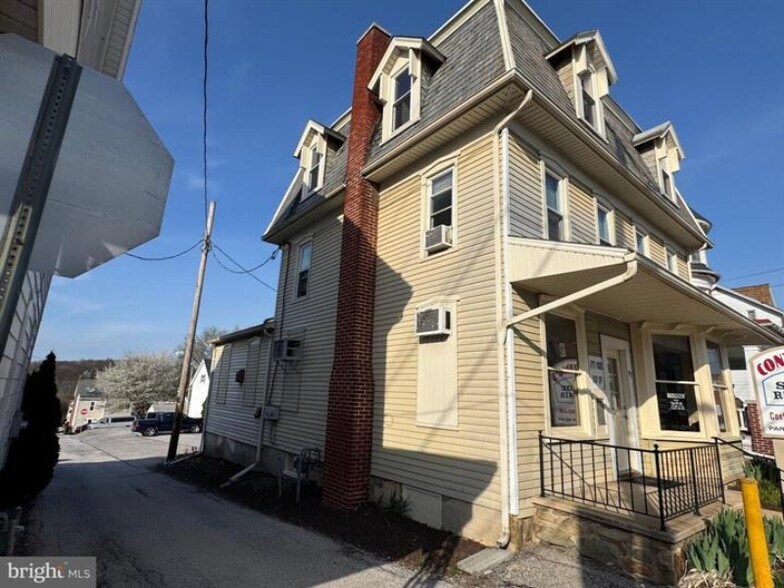 More Photos Of 37 W Main St, Dallastown Flex For Sale