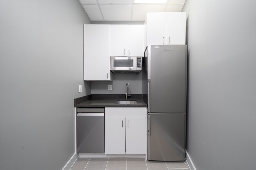 More Photos Of 845 Newark Ave, Jersey City Medical For Lease