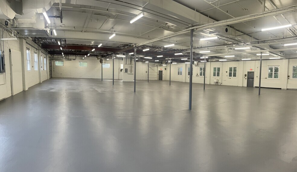 More Photos Of 14 Beach St, Rockaway Light Manufacturing For Lease