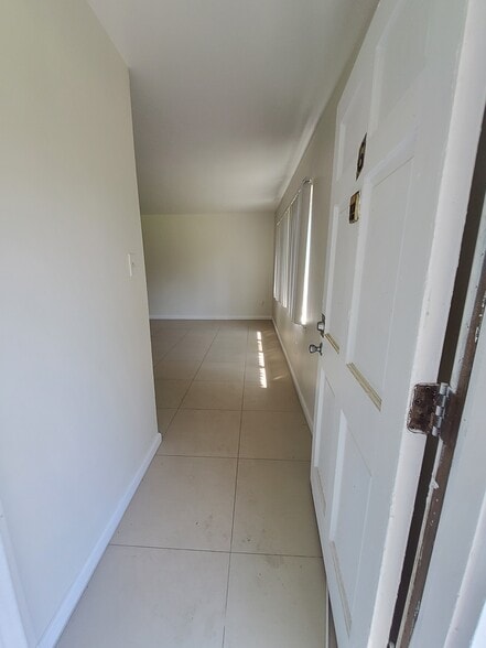 More Photos Of 2295 Candlewyck Cir, Memphis Apartments For Sale