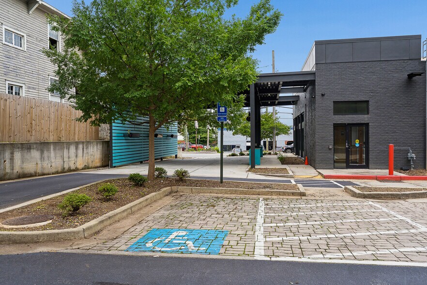 More Photos Of 1605 Howell Mill Rd NW, Atlanta Storefront Retail Office For Sale