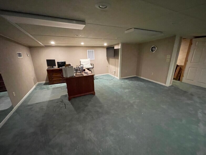 More Photos Of 433 S Main St, Swainsboro Showroom For Sale