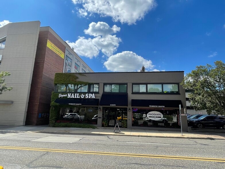 More Photos Of 25 S Washington St, Naperville Storefront For Lease