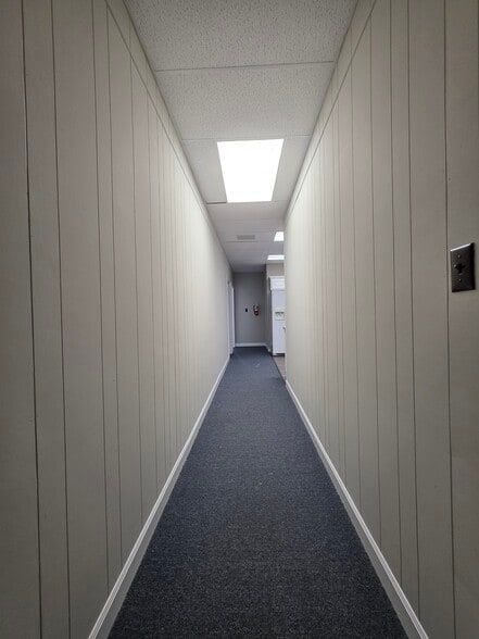 More Photos Of 404 St Andrews Dr, Greenville Office For Lease