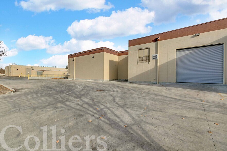 More Photos Of 11193 W Emerald St, Boise Distribution For Lease