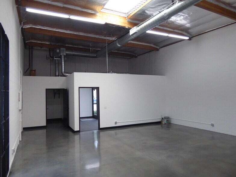 More Photos Of 1415-1441 Gardena Ave, Glendale Warehouse For Lease
