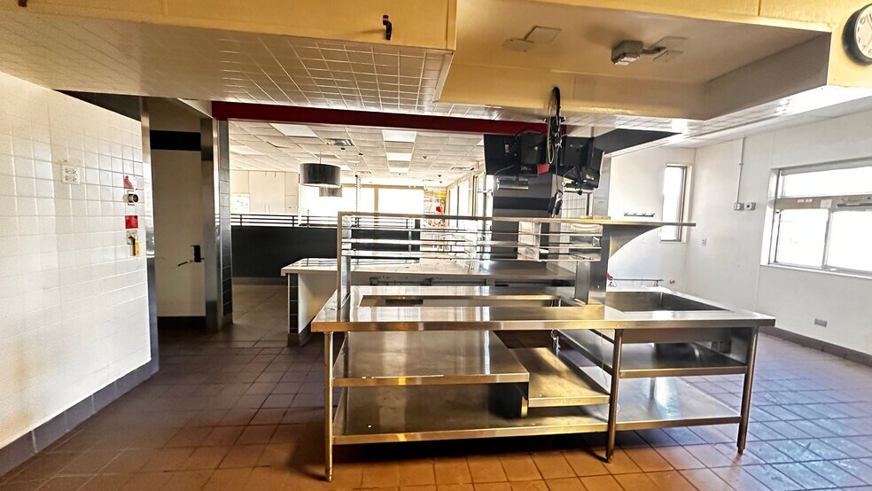 More Photos Of 34528 N Highway 45, Third Lake Fast Food For Lease