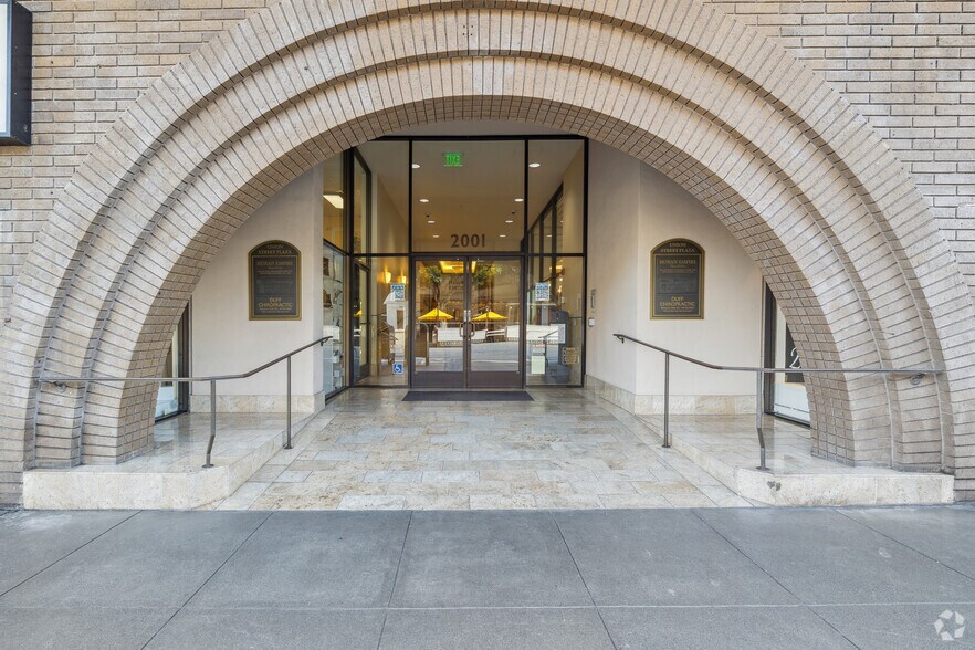 More Photos Of 2001 Union St, San Francisco Office For Lease