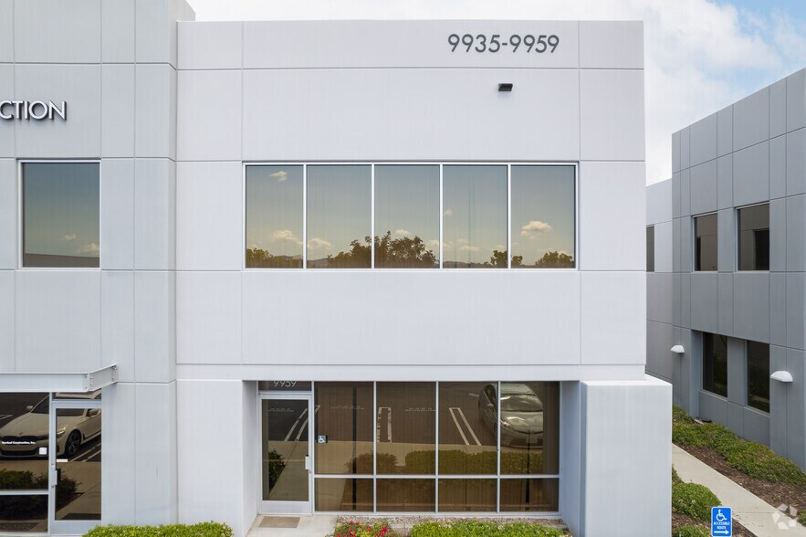 More Photos Of 9935-9959 Muirlands Blvd, Irvine Showroom For Sale