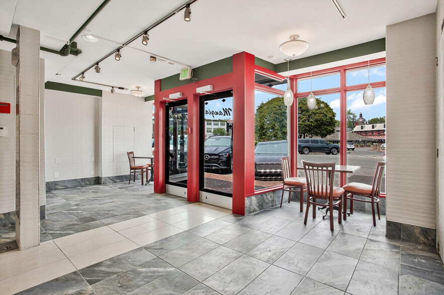 More Photos Of 81 Main St, Annapolis Restaurant For Sale