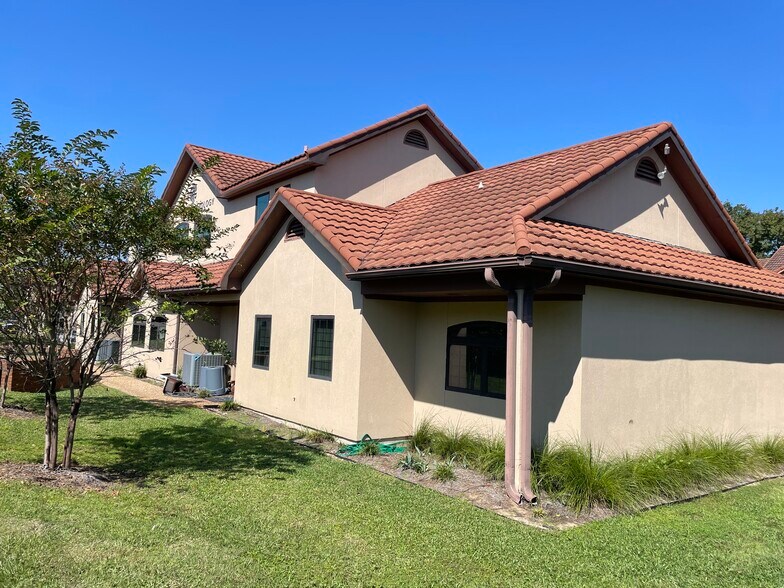 More Photos Of 85 Bay Bridge Dr, Gulf Breeze Medical For Sale